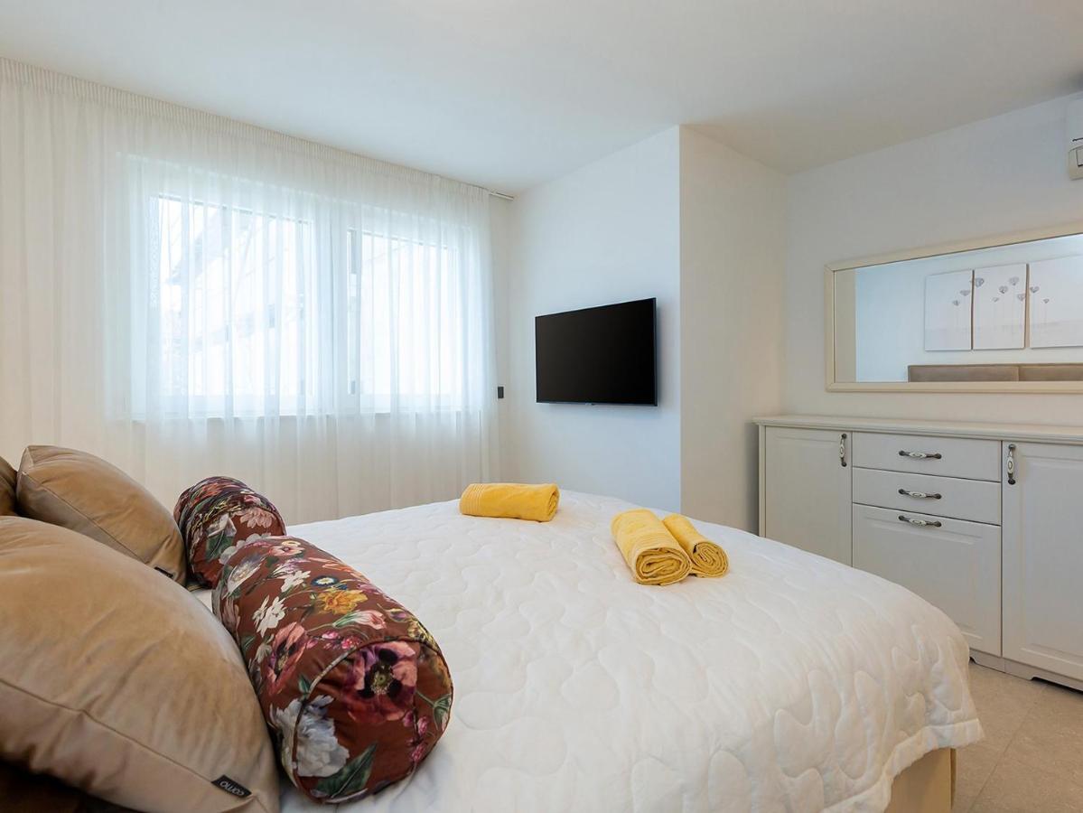 Residence Nar Пореч Екстер'єр фото