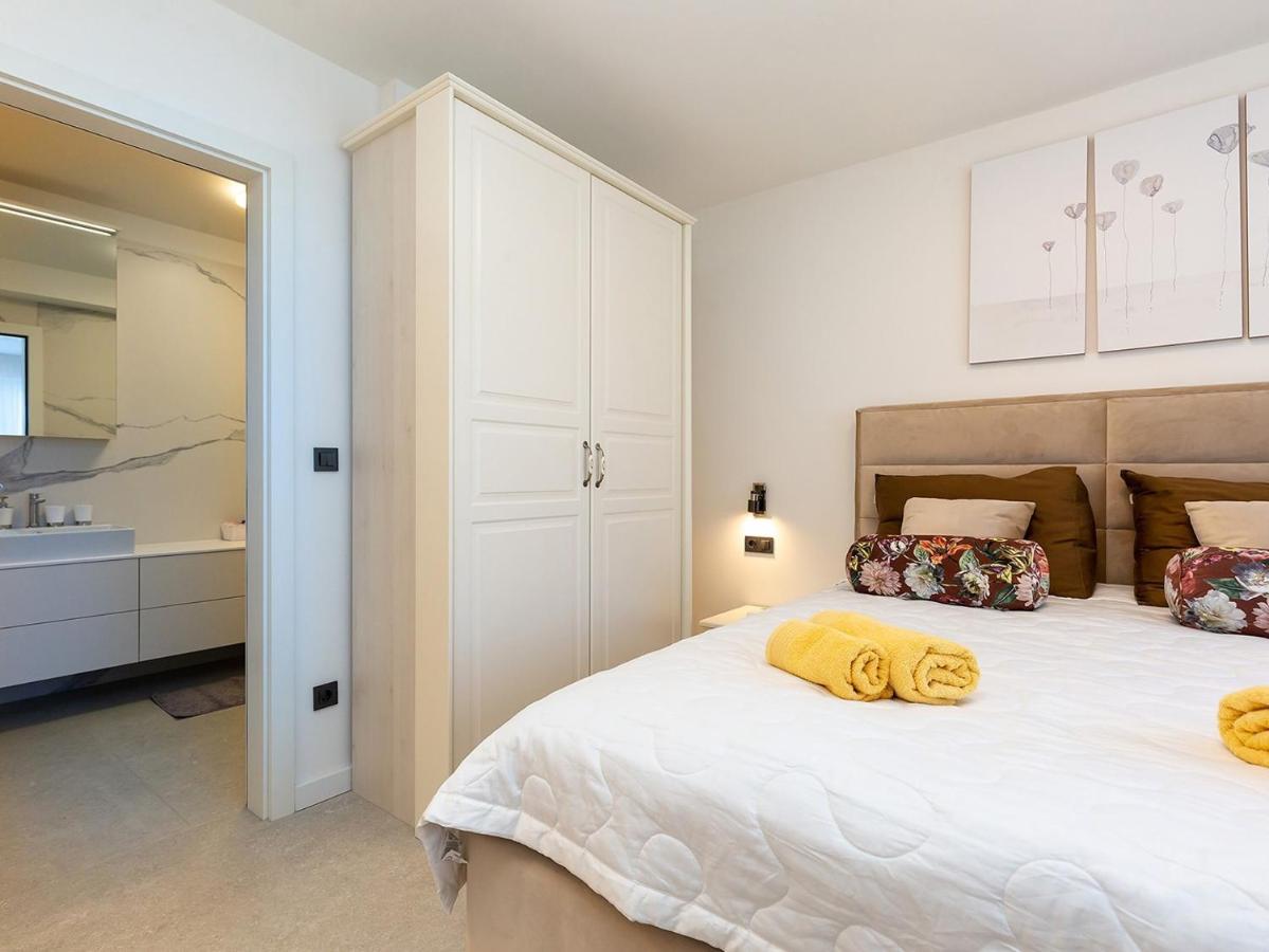 Residence Nar Пореч Екстер'єр фото
