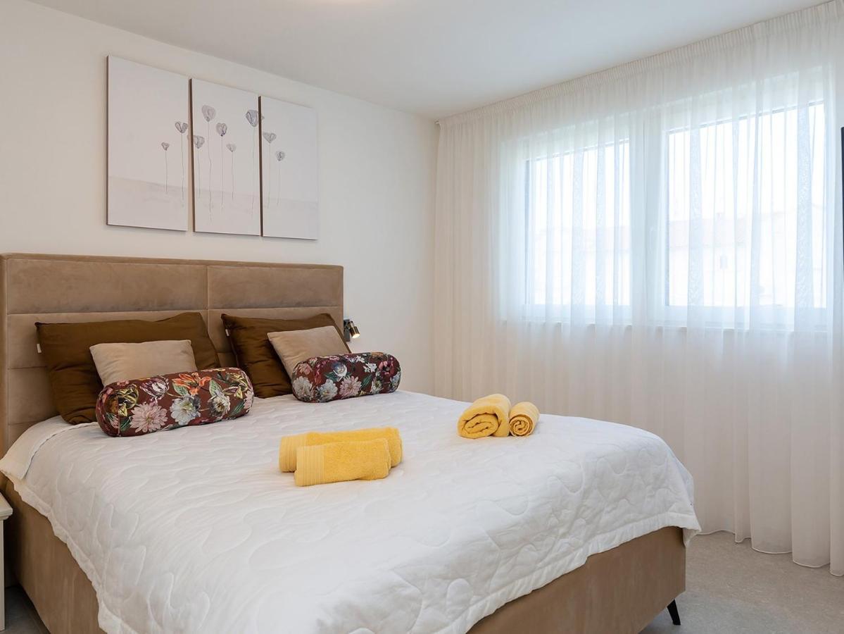 Residence Nar Пореч Екстер'єр фото
